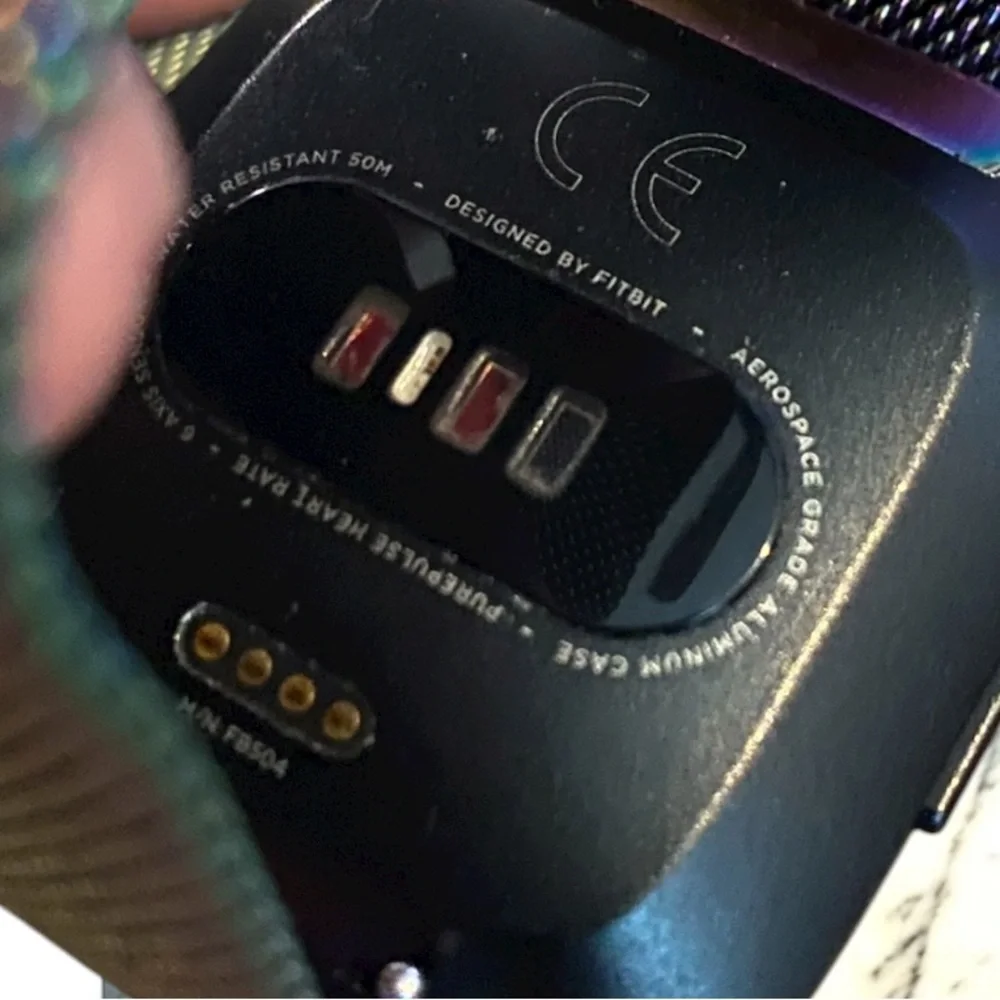 Fitbit Versa Smartwatch with Mesh Band and Charger - Picture 2 of 3